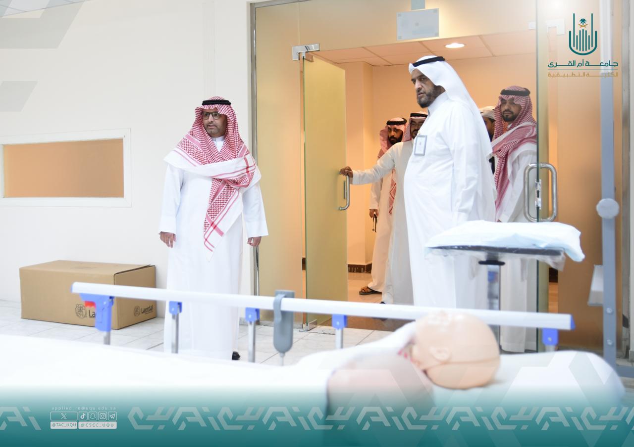 زار سعادة وكيل الجامعة للشؤون الأكاديمية ورئيس المجلس التنفيذي معامل الكلية التطبيقية