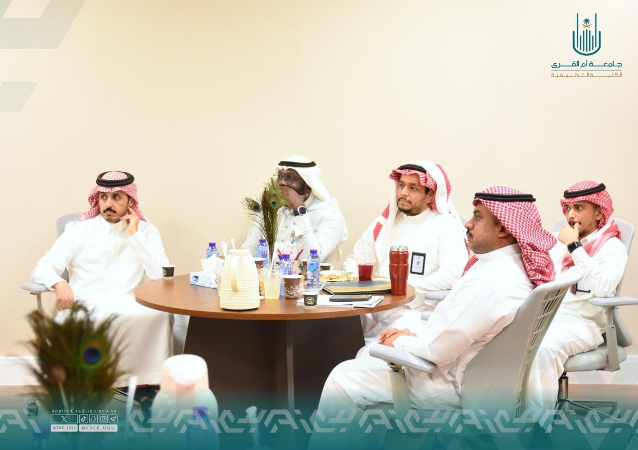 سعادة الرئيس التنفيذي للكلية التطبيقية يترأس اجتماع مديري ومشرفي الوحدات