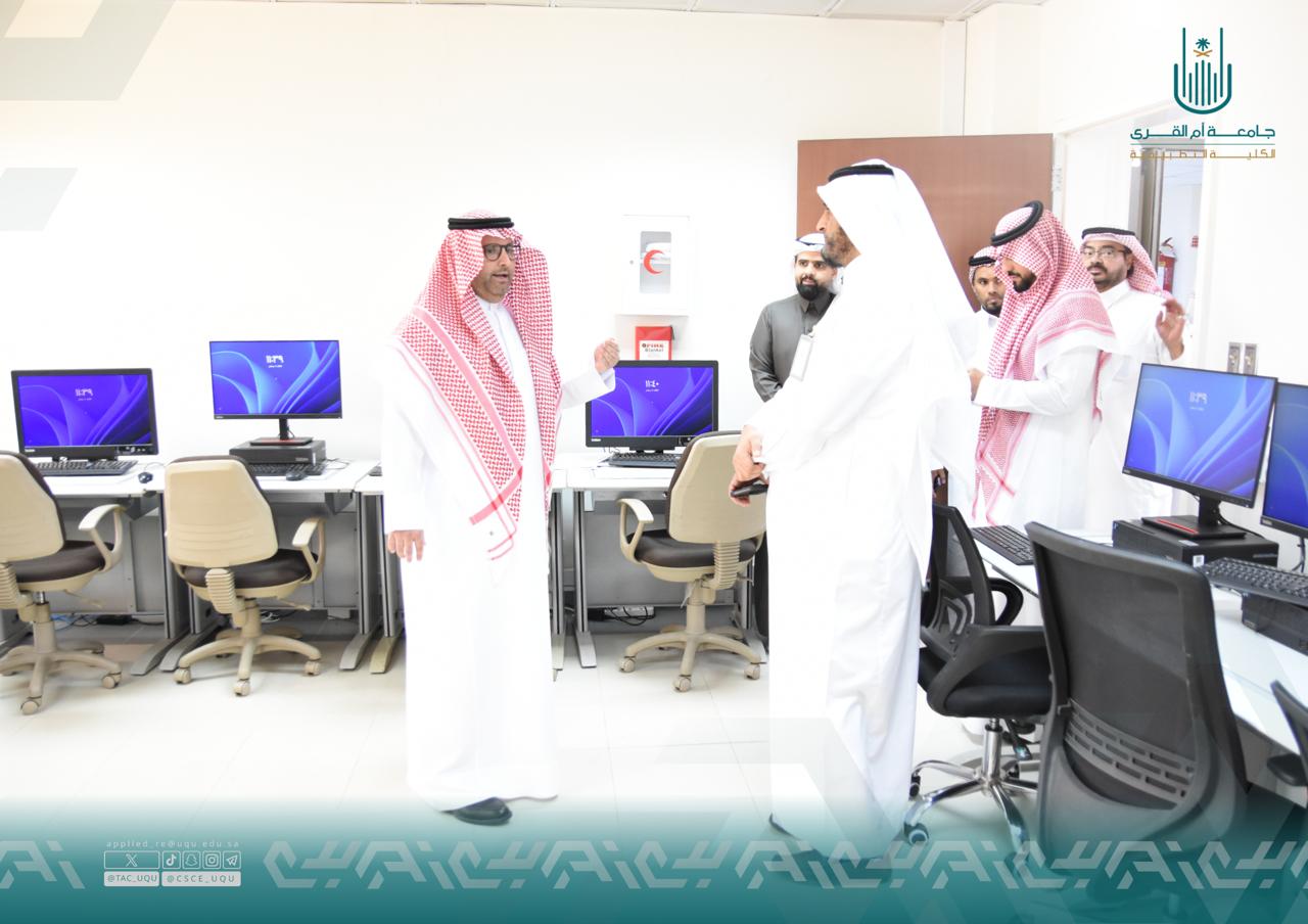 زار سعادة وكيل الجامعة للشؤون الأكاديمية ورئيس المجلس التنفيذي معامل الكلية التطبيقية