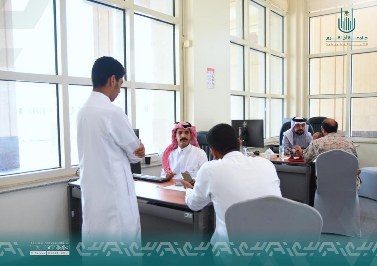 الكلية التطبيقية تشارك باستقبال الطلبة المستجدين وتجيب على الاستفسارات المختلفة