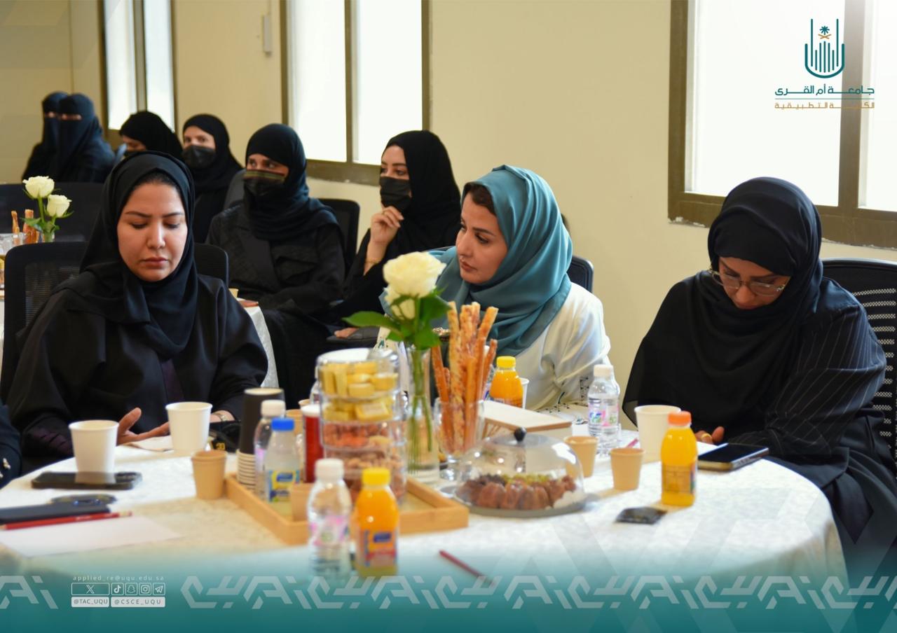 زيارة لجنة المراجعة الداخلية من عمادة التطوير والجودة للكلية التطبيقية