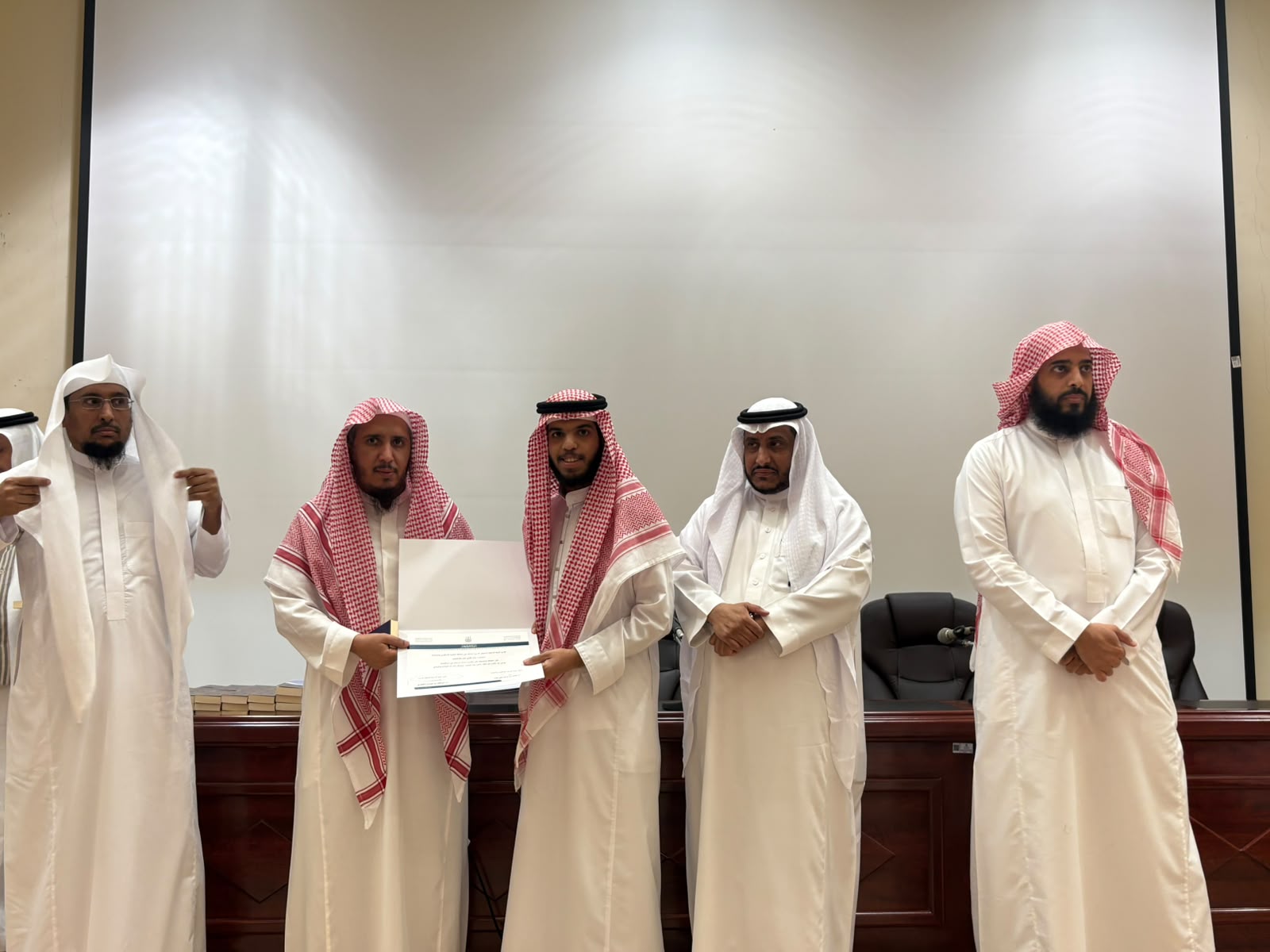 وكالة الكلية للتطوير والجودة تكرّم متفوقي برنامج بكالوريوس العقيدة بالعام الجامعي 1447هـ-2026م