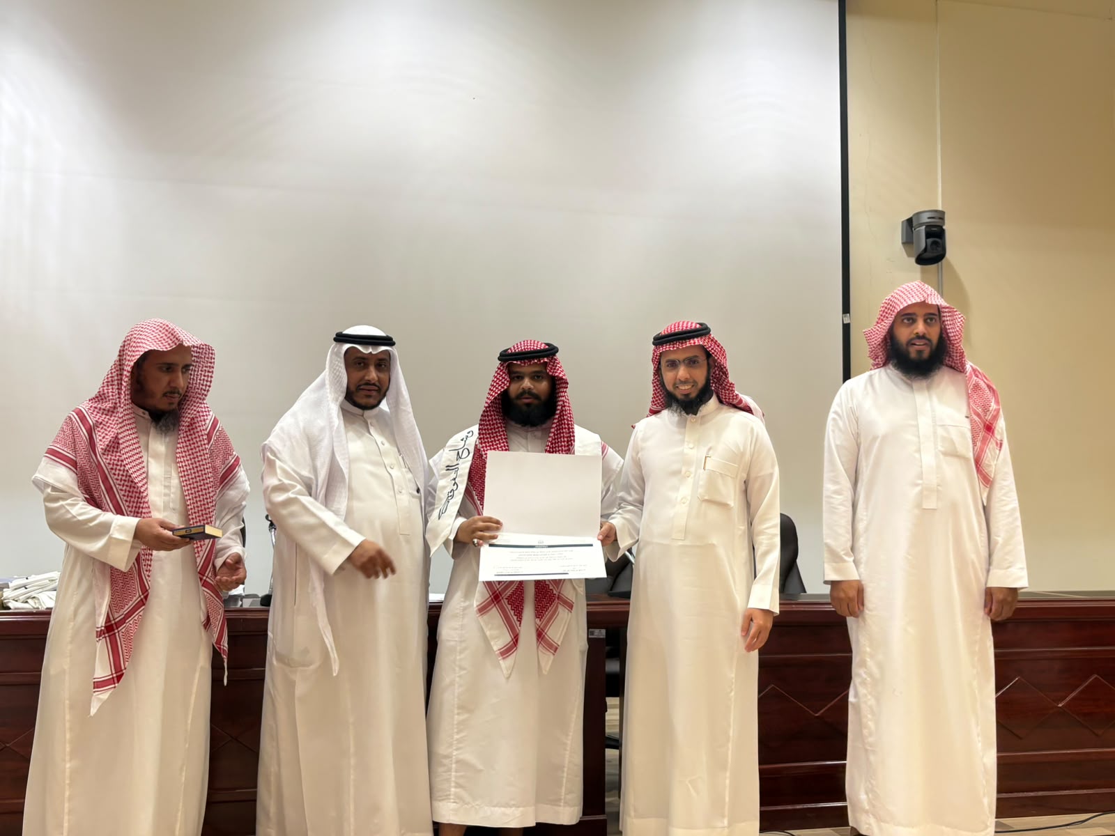 وكالة الكلية للتطوير والجودة تكرّم متفوقي برنامج بكالوريوس العقيدة بالعام الجامعي 1447هـ-2026م