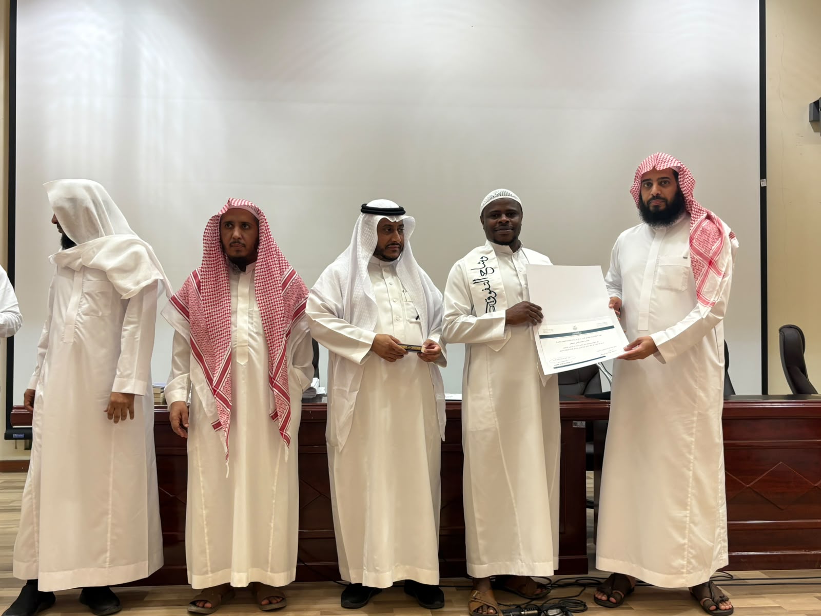 وكالة الكلية للتطوير والجودة تكرّم متفوقي برنامج بكالوريوس العقيدة بالعام الجامعي 1447هـ-2026م
