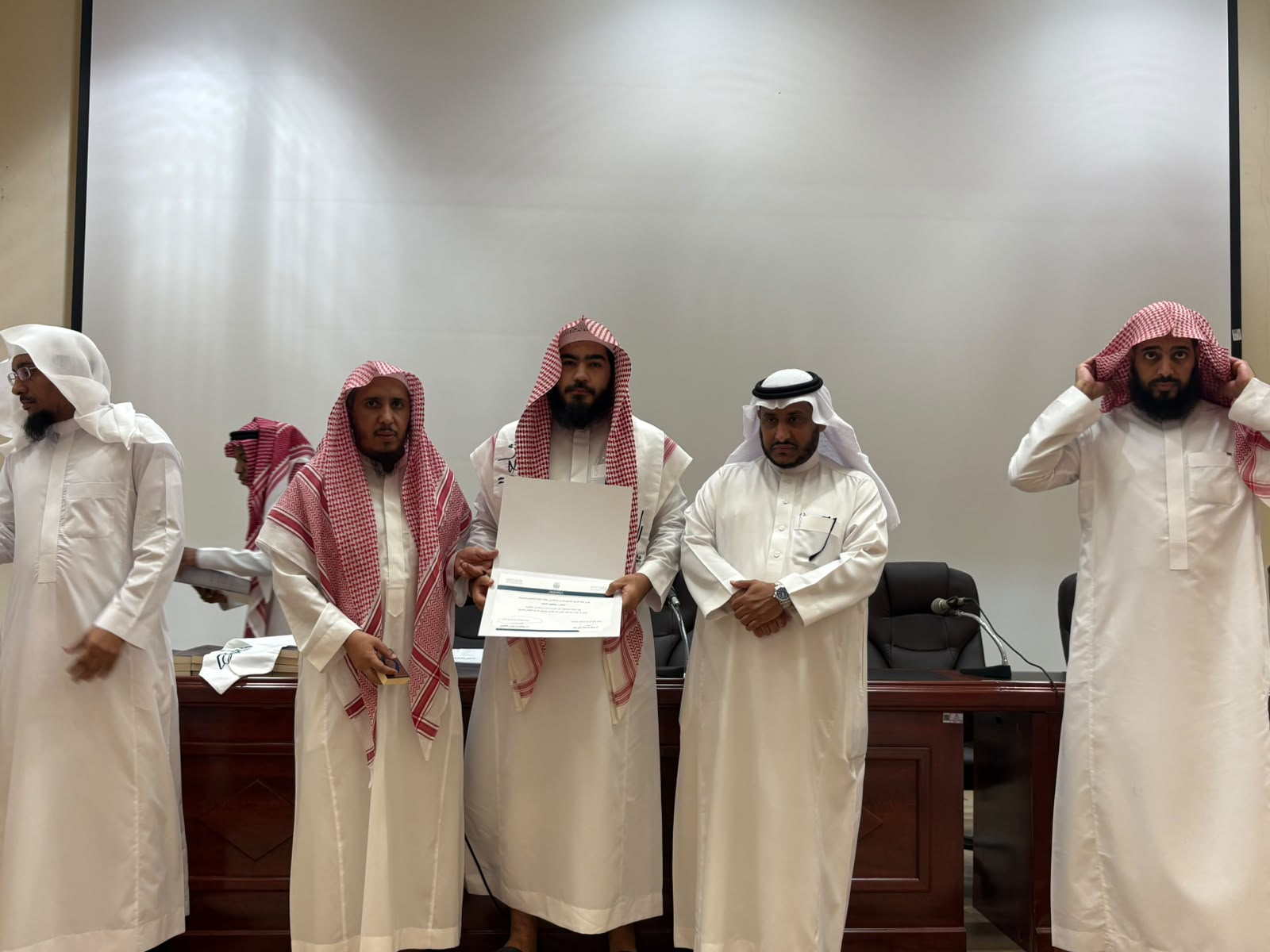 وكالة الكلية للتطوير والجودة تكرّم متفوقي برنامج بكالوريوس العقيدة بالعام الجامعي 1447هـ-2026م