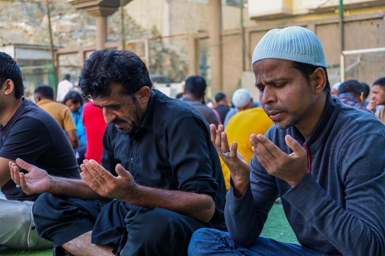 ضمن مبادراتها المجتمعية..كلية العلوم الاجتماعية بجامعةأم القرى توزع 400 وجبةإفطار للصائمي