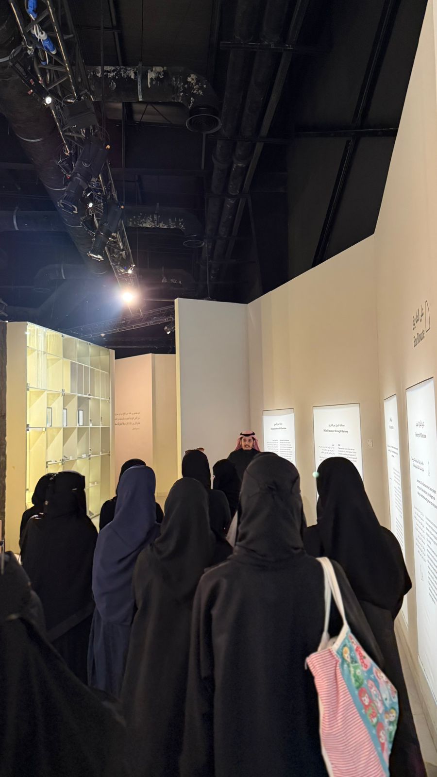 نظّمت كلية العلوم الاجتماعية رحلةً علميةً وثقافيةً إلى متحف دارالفنون الإسلامية