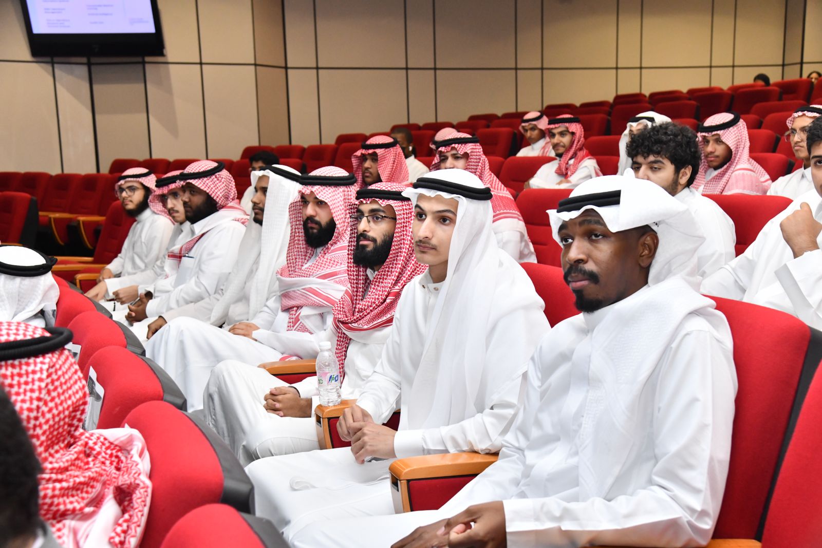 كلية الإدارة والاقتصاد بجامعة أم القرى تقيم ملتقى الخريجين 2026م