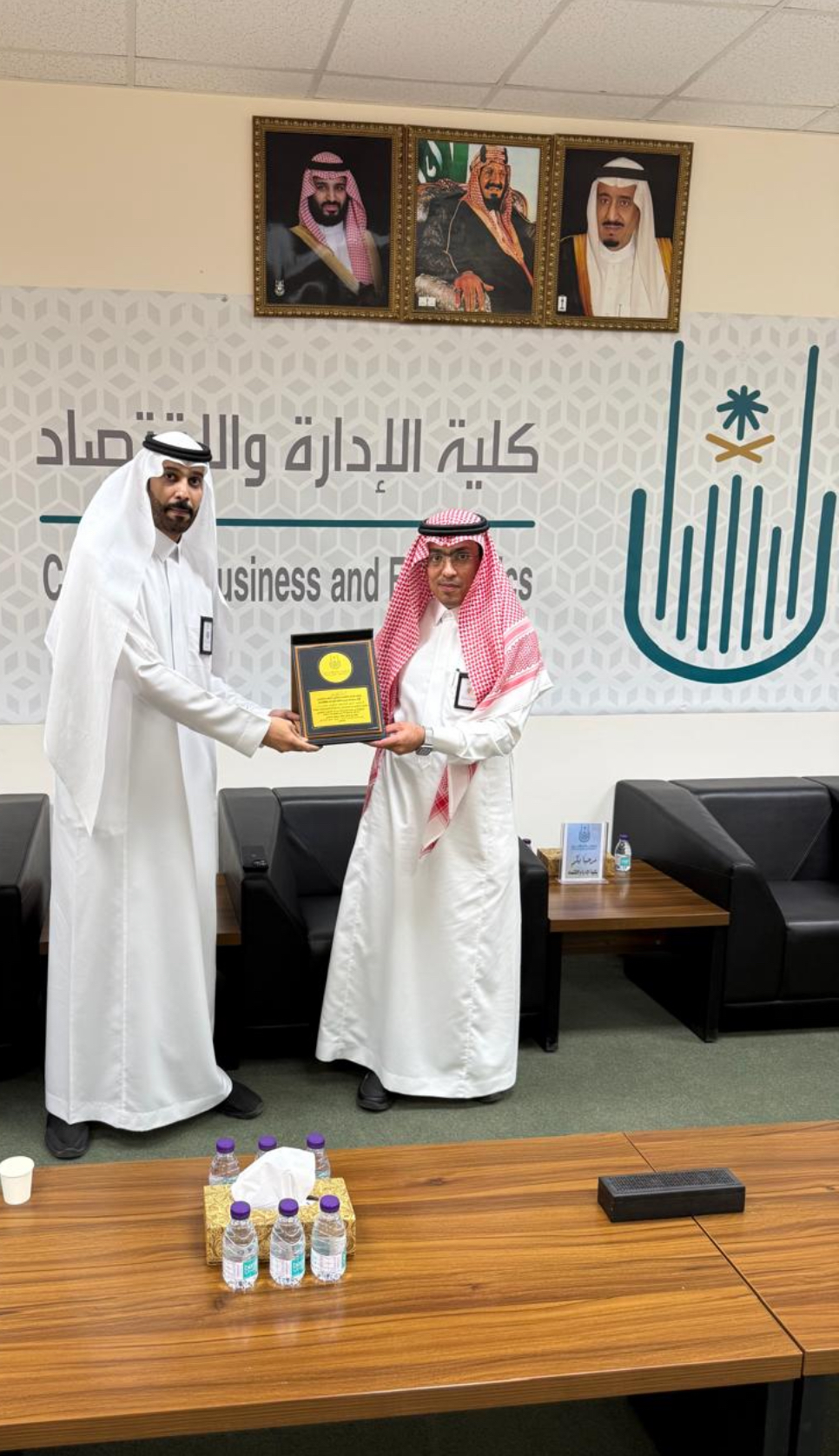 قسم الاقتصاد يُكرِّم الأعضاء المشاركين في جهود الاعتماد الأكاديمي