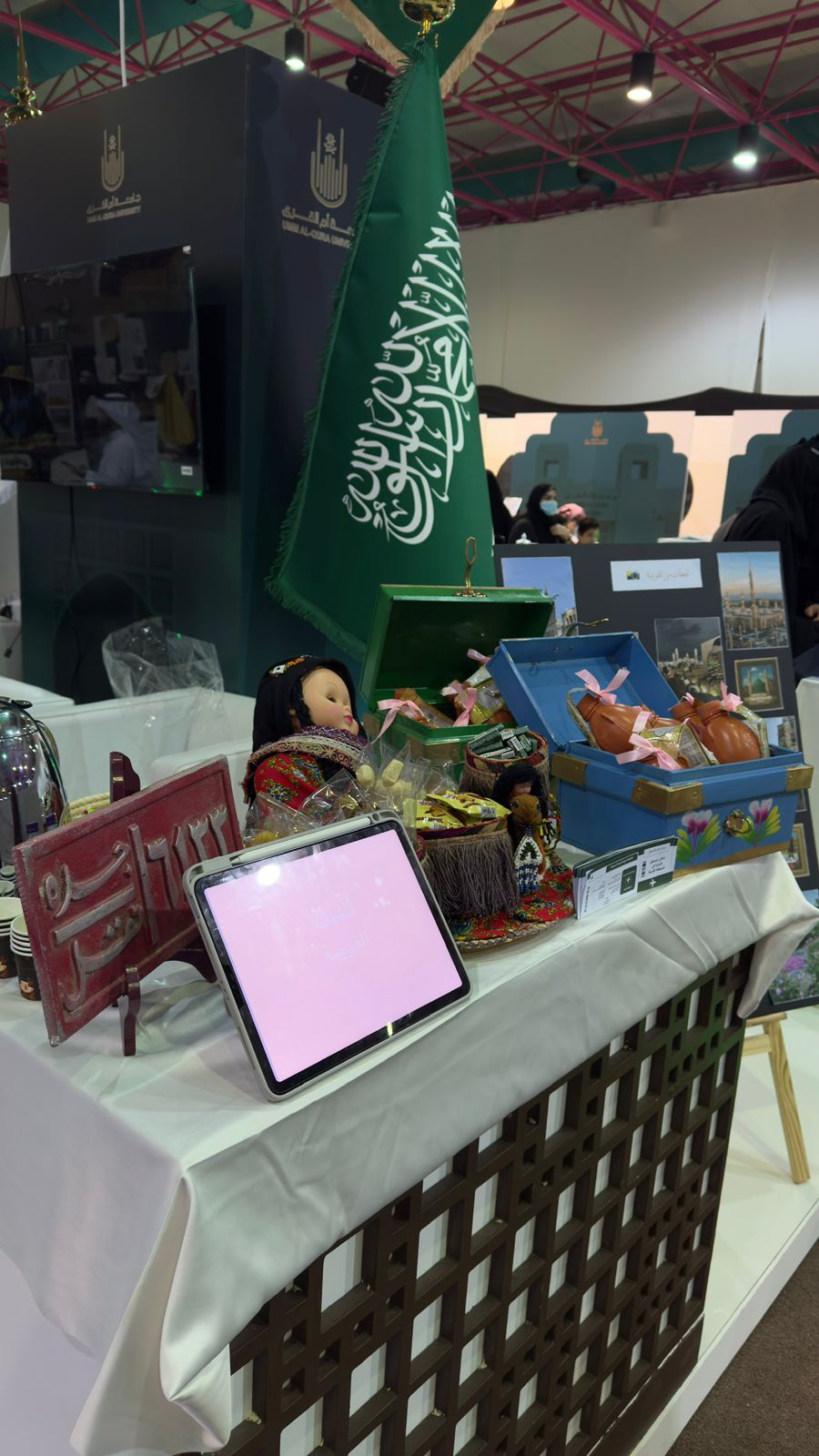 قسم السياحة والضيافة يُبرز ثقافات وحضارات المملكة في احتفالية اليوم العالمي للطلبة الدوليين