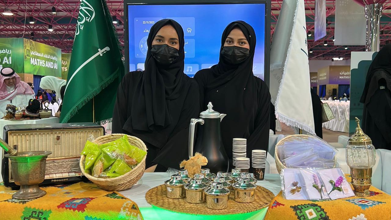 قسم السياحة والضيافة يُبرز ثقافات وحضارات المملكة في احتفالية اليوم العالمي للطلبة الدوليين