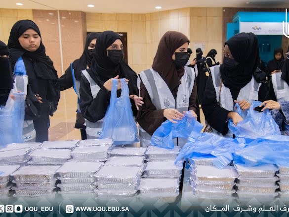 جامعة أمِّ القرى تنفِّذ مبادرة: “كالغيث” التطوعيَّة لتوزيع وجبات الإفطار