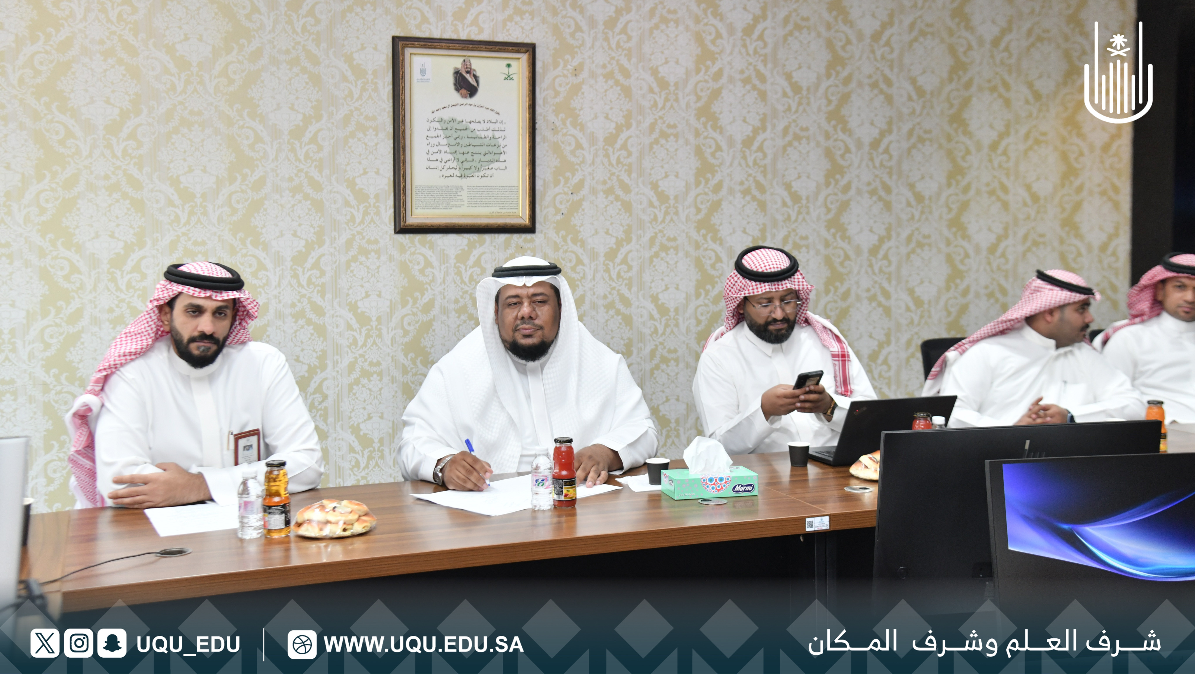 وفد من كليَّة الملك فهد الأمنيَّة يزور عمادة القبول والتَّسجيل بجامعة أمِّ القرى