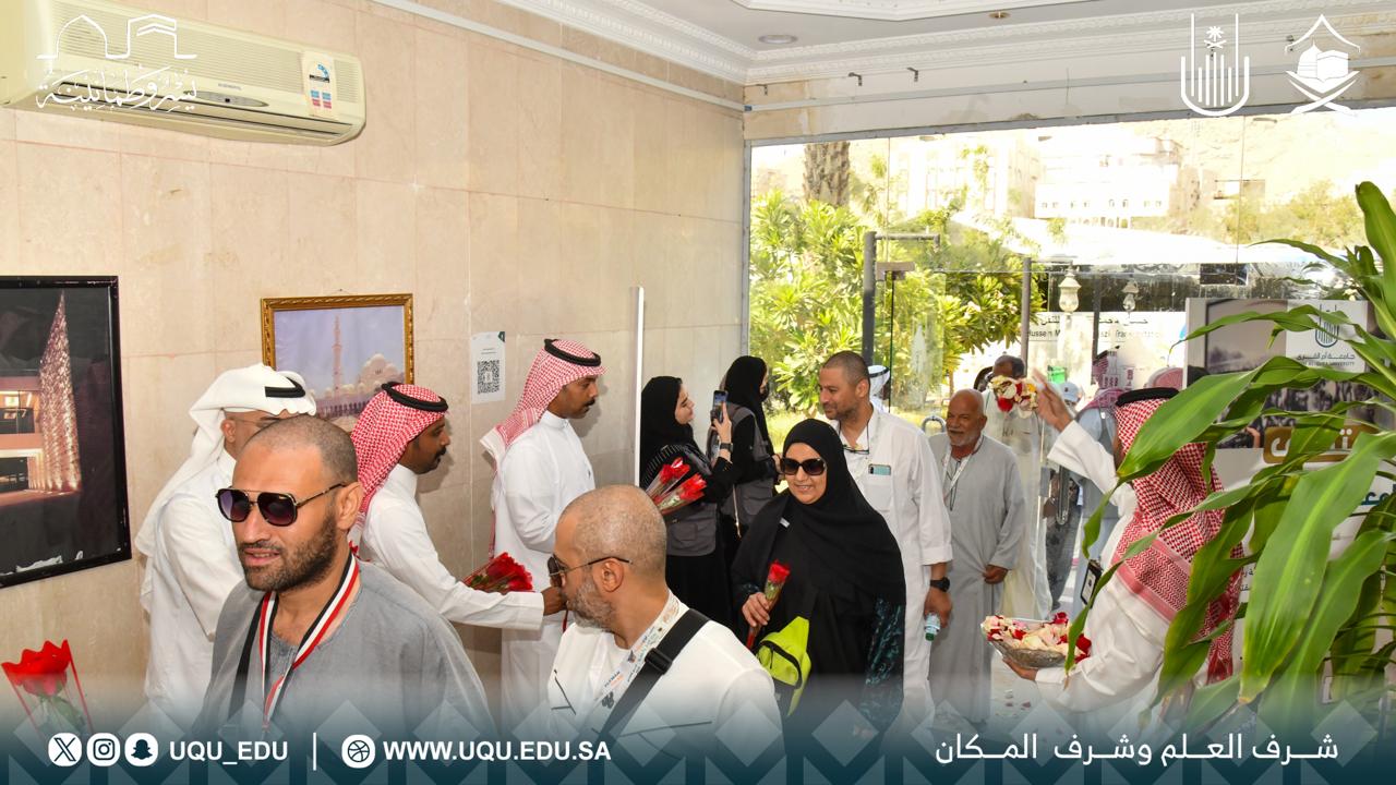 وفد من حجاج مصر في زيارة لمتحف جامعة أمِّ القُرى