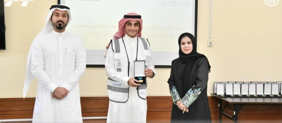 جامعة أمِّ القُرى تسلِّم المشاركين في حجِّ 1446هـ “وسام التَّطوُّع الصِّحي”