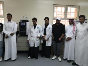 قسم الكيمياء يقيم دورة للطلاب على جهاز HPLC بمركز أبحاث كلية العلوم التطبيقية