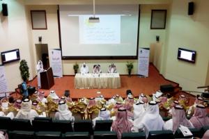 Education College Holds an Open Forum with its Postgraduate Studies Students