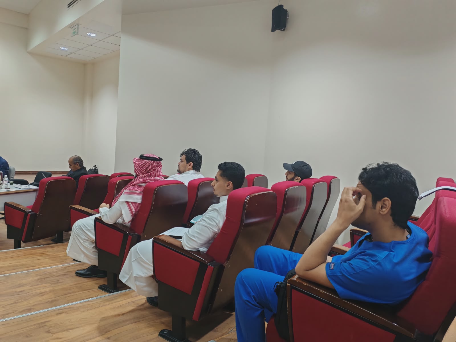 نظّم قسم طب المجتمع والرعاية الصحية للحجيج مناقشة مشاريع طلاب ماجستير مكافحة العدوى