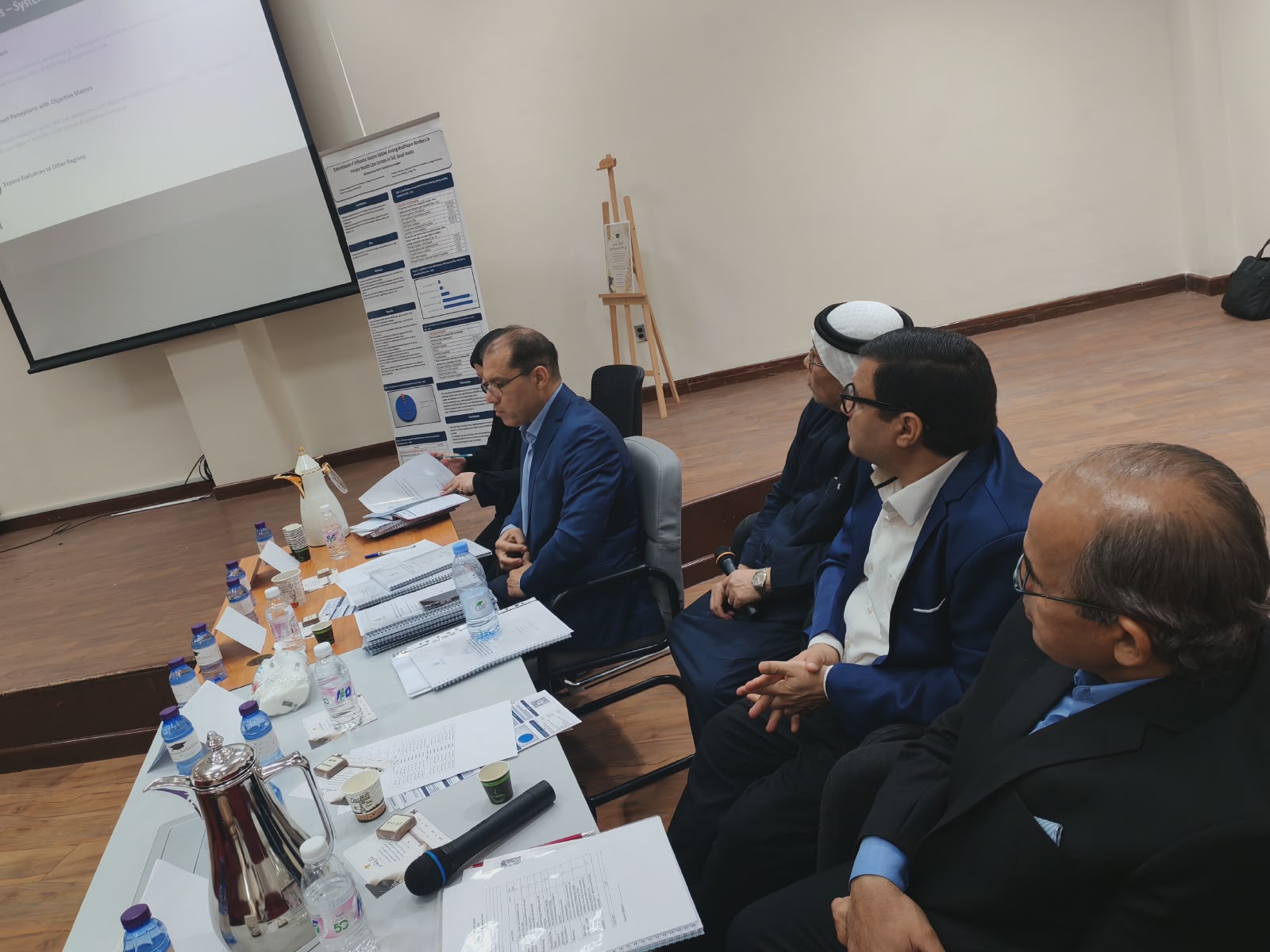 نظّم قسم طب المجتمع والرعاية الصحية للحجيج مناقشة مشاريع طلاب ماجستير مكافحة العدوى