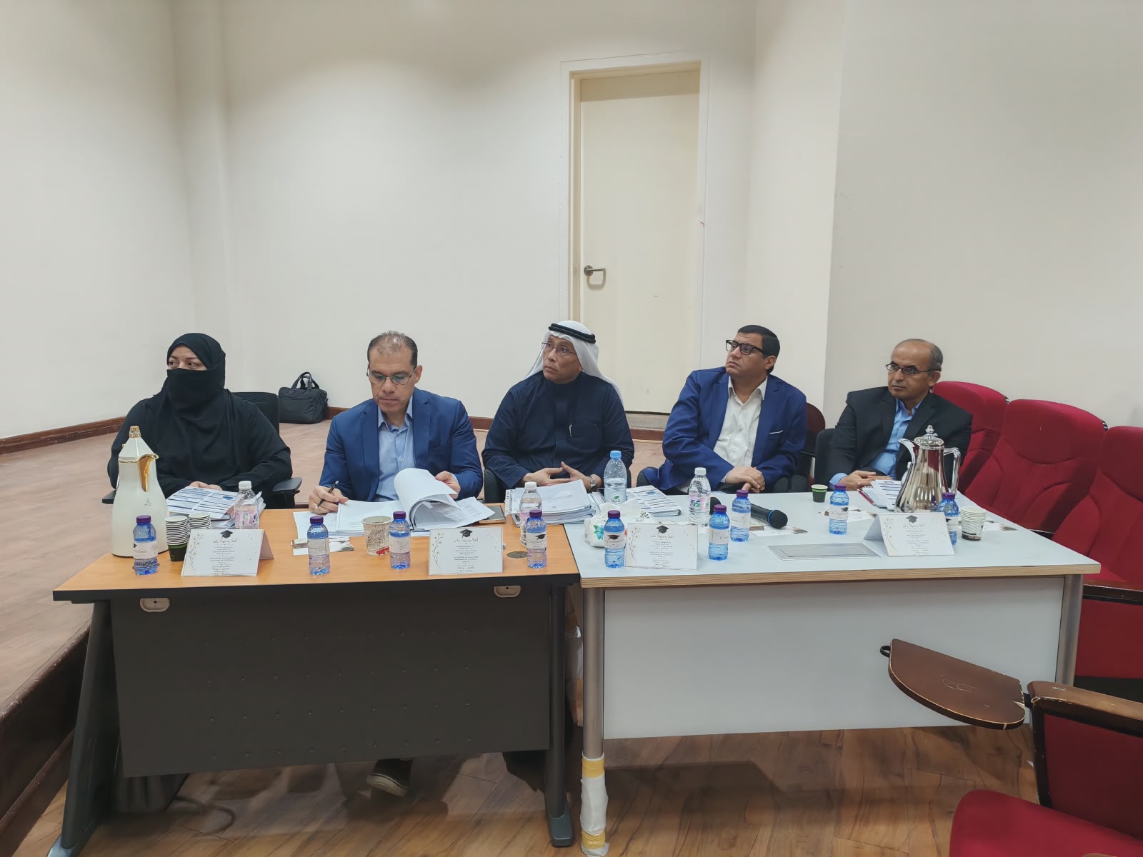 نظّم قسم طب المجتمع والرعاية الصحية للحجيج مناقشة مشاريع طلاب ماجستير مكافحة العدوى