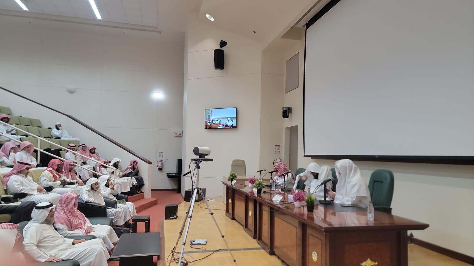 كلية الشريعة تقيم ندوة منهج تلقي العلم وأثره في توقير العلماء