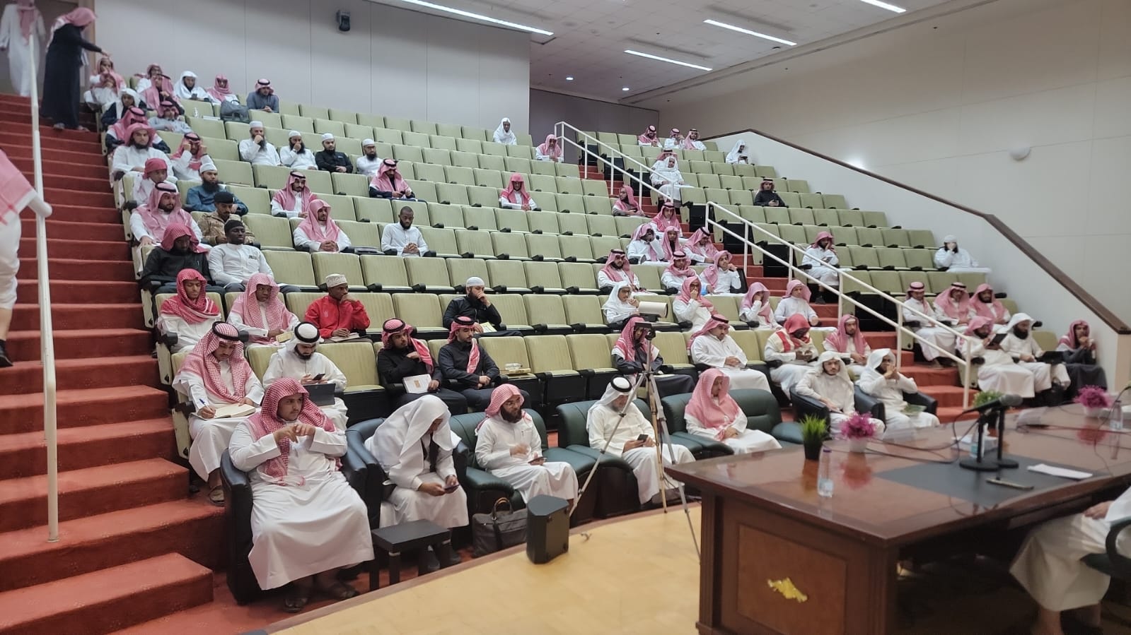 كلية الشريعة تقيم ندوة منهج تلقي العلم وأثره في توقير العلماء