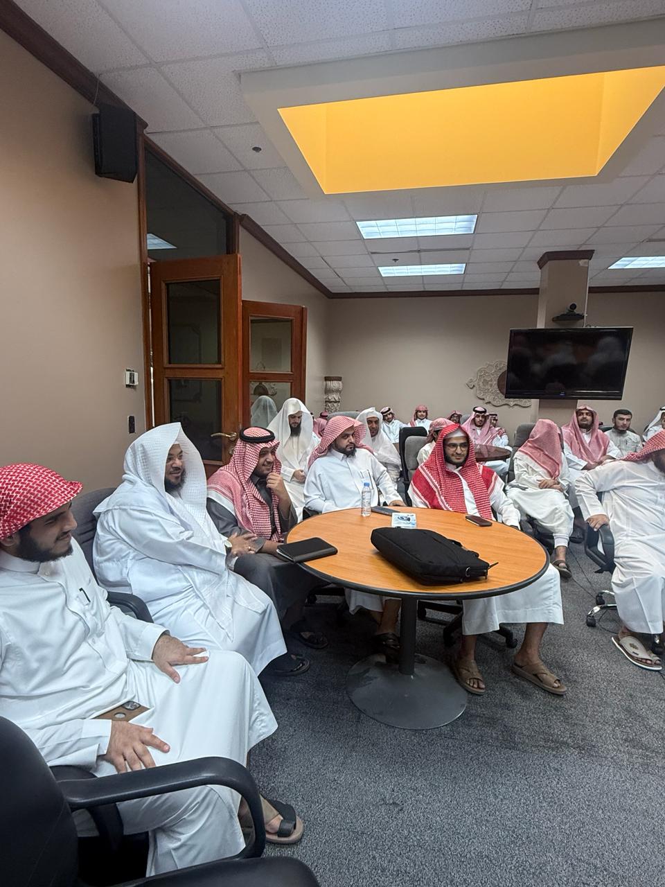 كلية الشريعةتقيم دورة مالايسع مختص الشريعةجهله عن الذكاء الاصطناعي