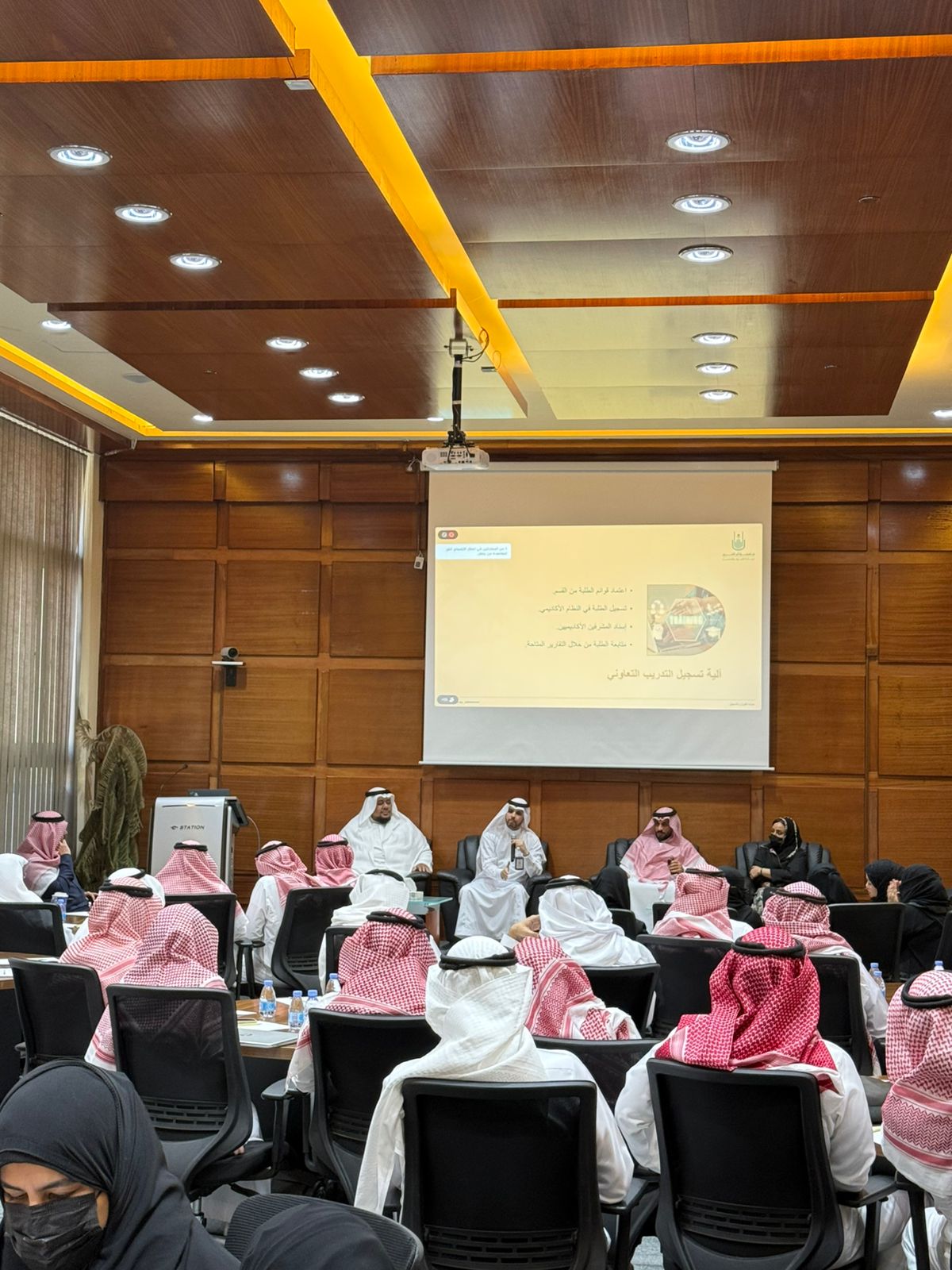 عمادة القبول والتسجيل تقدم ورشة عمل عداد وتسجيل الجداول الدراسية الخاصة بالفصل الصيفي