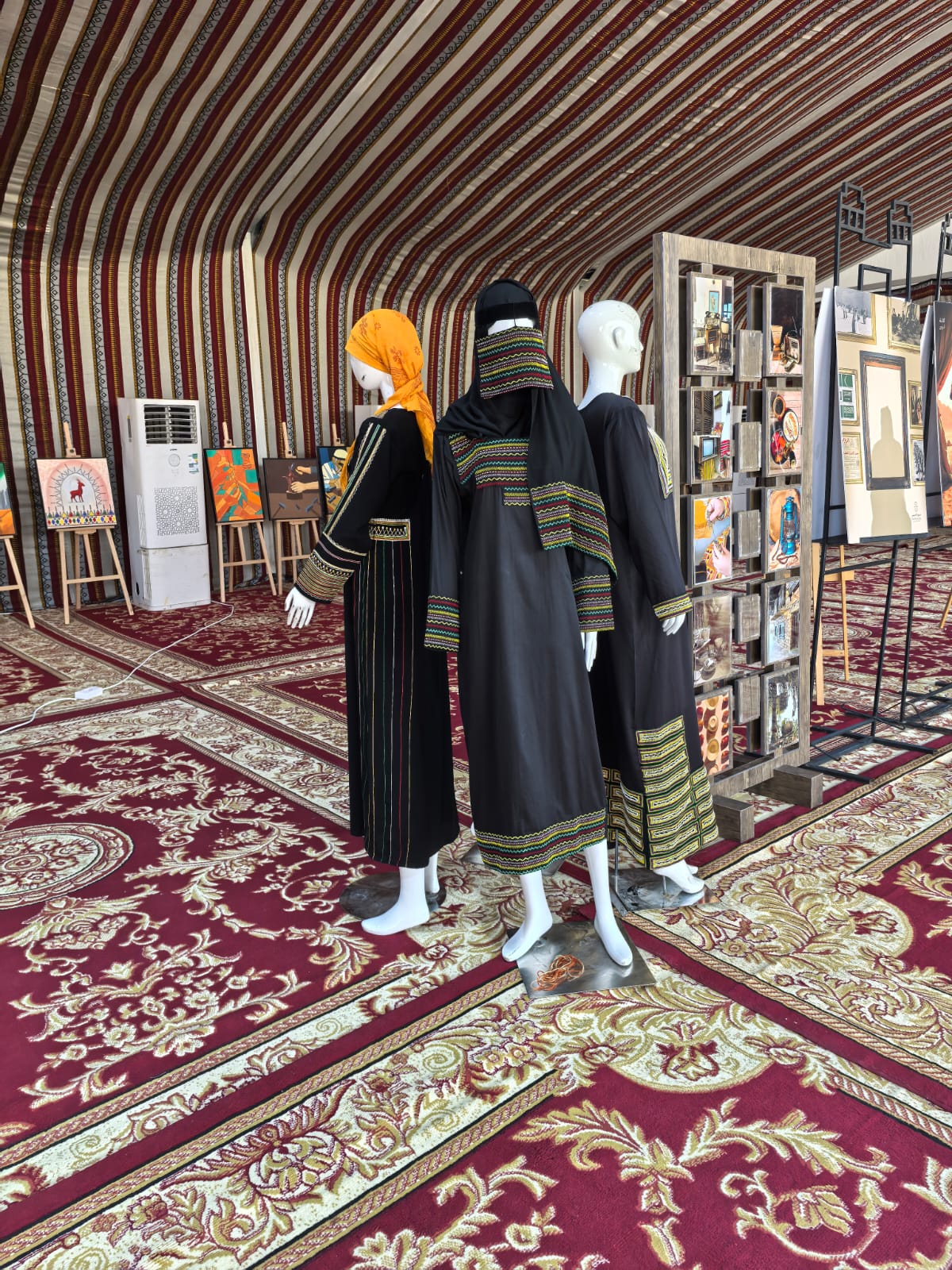 مشاركة كلية التصاميم والفنون في فعاليات الجامعة بيوم التأسيس