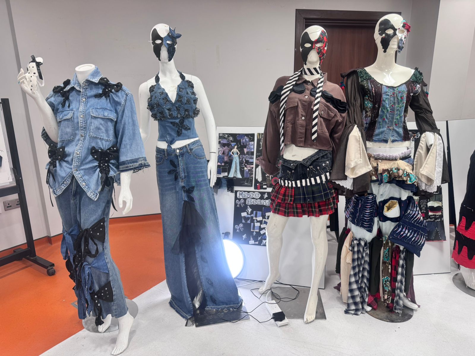 معرض مختبر الدينم المستدام (The Sustainable Denim Lab)