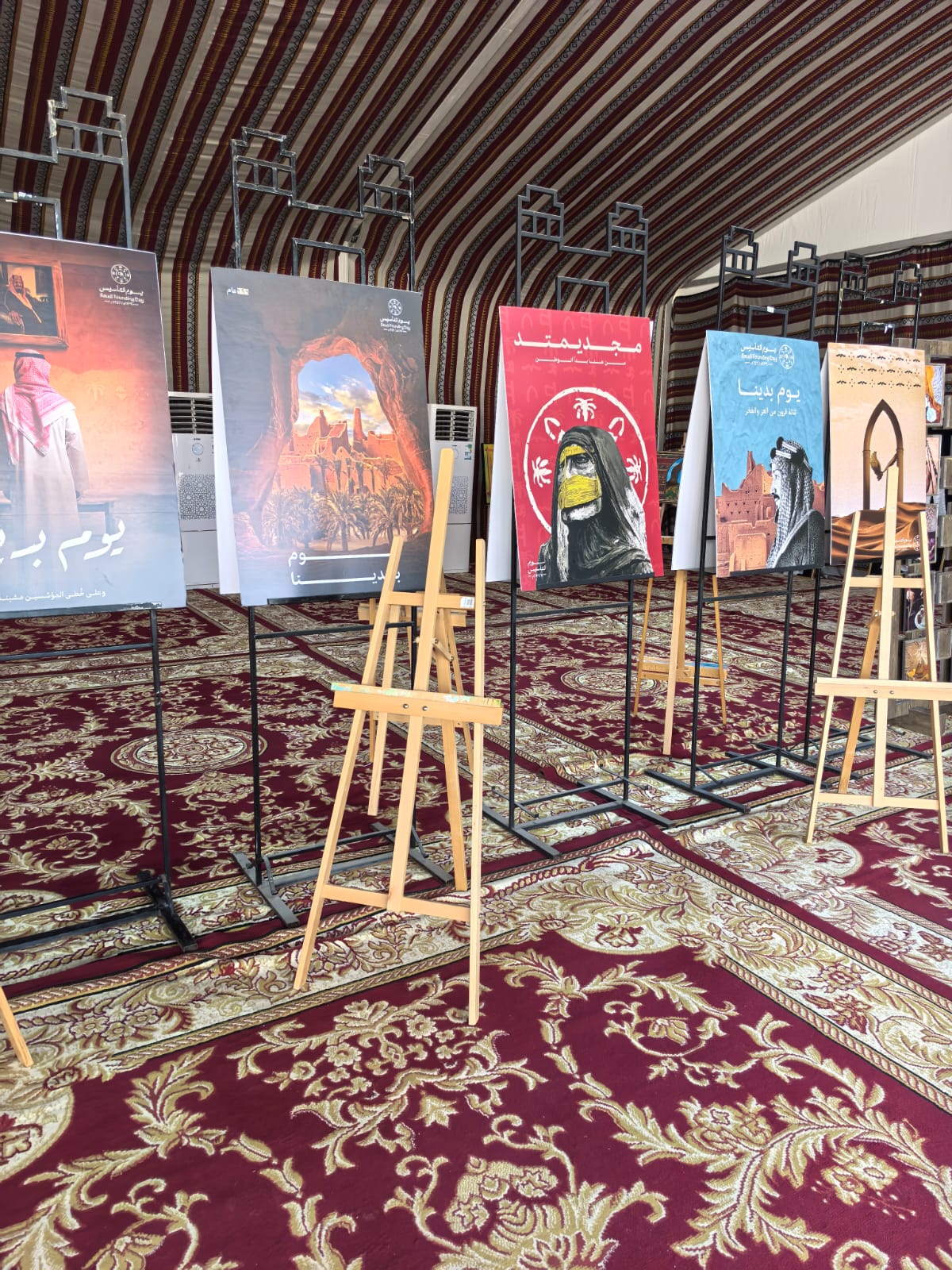 مشاركة كلية التصاميم والفنون في فعاليات الجامعة بيوم التأسيس