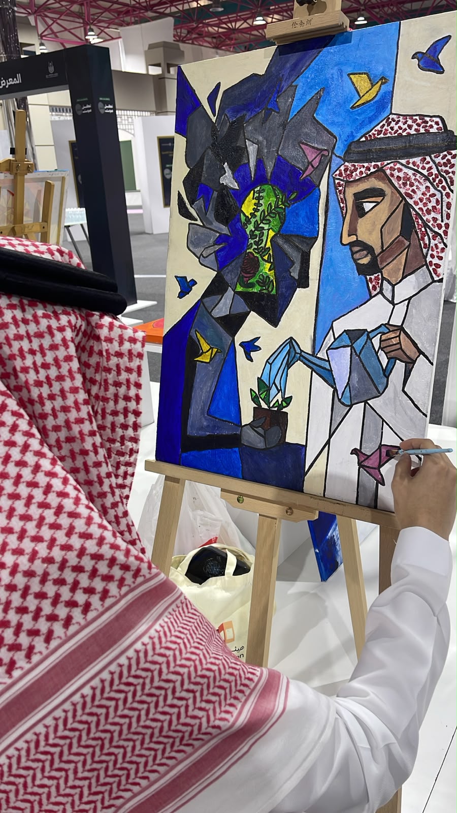 «التصاميم والفنون» تعزّز الوعي بالصحة النفسية بمعرض فني