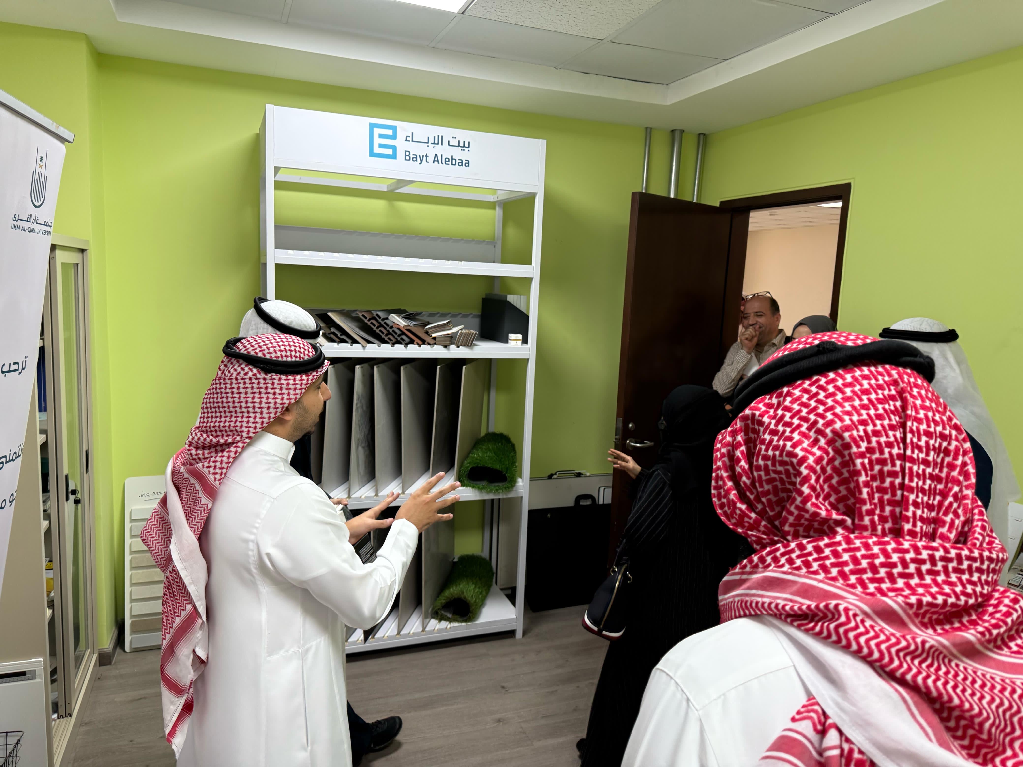 عميدة كلية التصاميم والفنون تتفقد الكلية بشطر الطلاب وتتابع  الأداء الأكاديمي