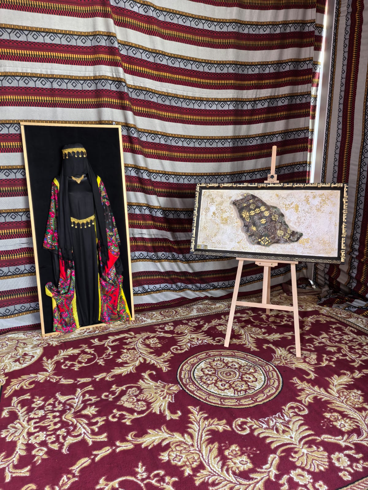 مشاركة كلية التصاميم والفنون في فعاليات الجامعة بيوم التأسيس
