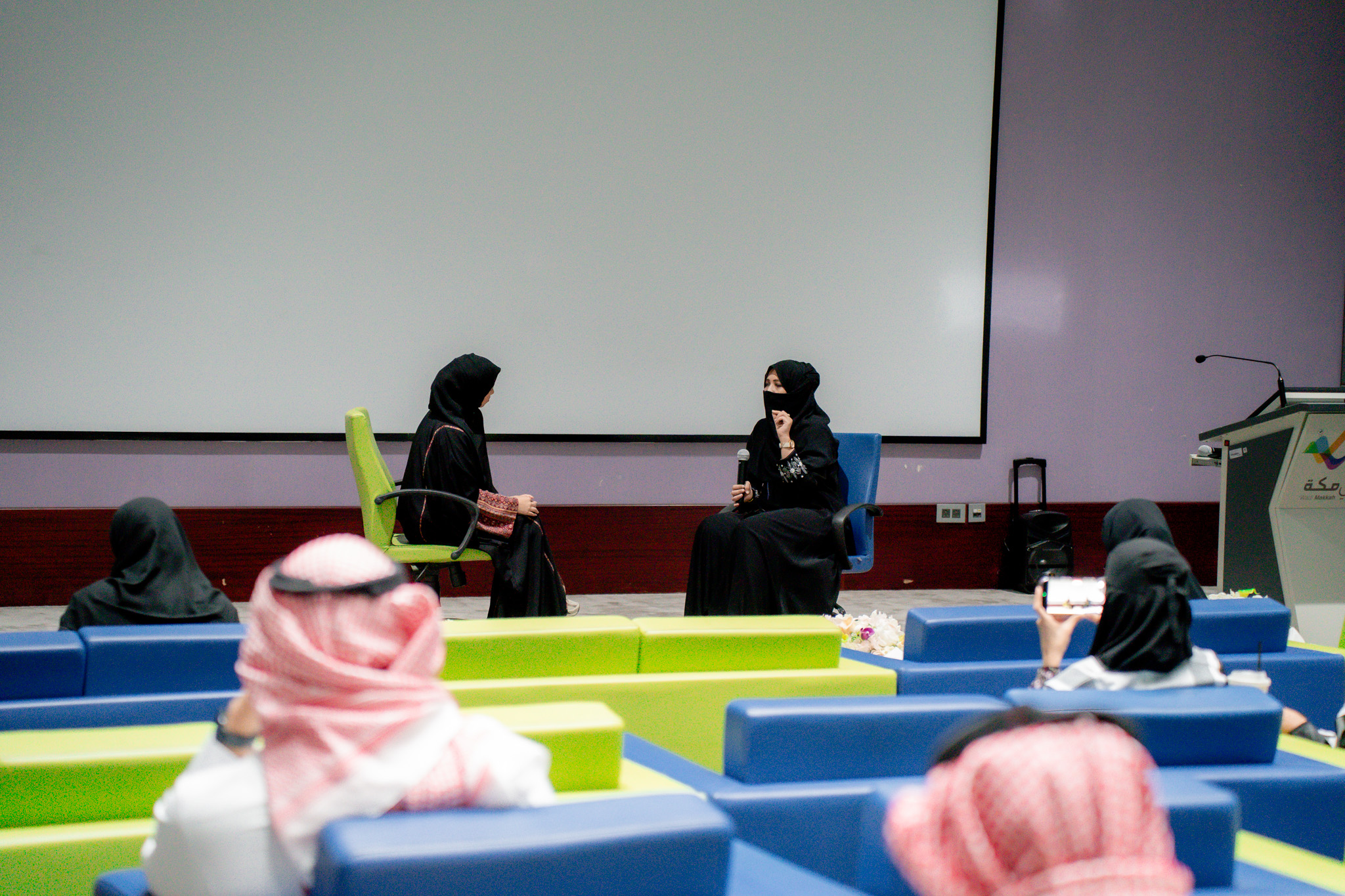 يحتفي معهد اللغة الإنجليزية باليوم العالمي للغة الإنجليزية في (أسبوع اللغة الانجليزية)