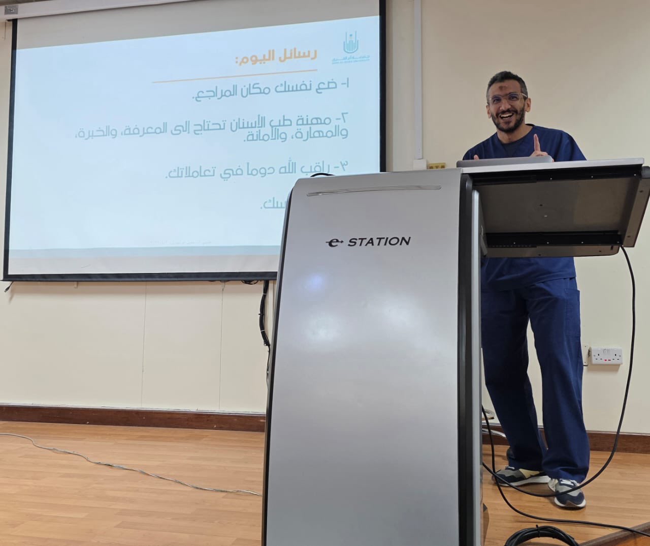 جانب من سلسلة لقاءات بعنوان "ما وراء معطف طبيب الأسنان...الإنسان قبل الأسنان"