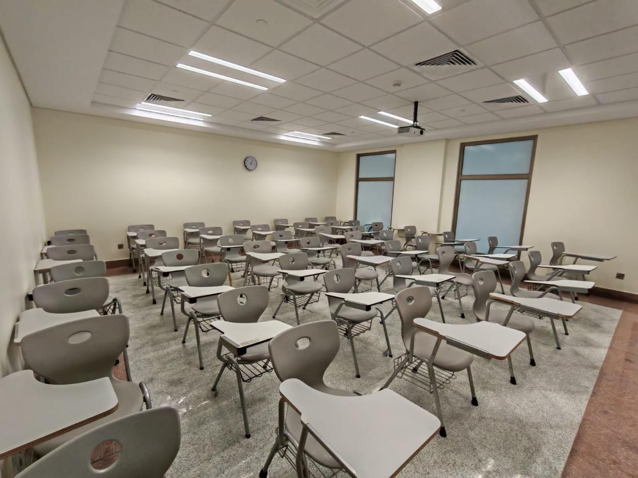 إدارة الخدمات التعليمية تجهز القاعات الدراسية بمبنى 47 شطر الطالبات
