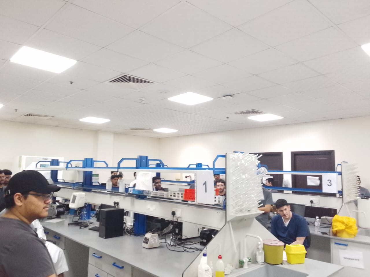 إدارة الخدمات التعليمية تشرف على زيارة ميدانية لطلبة تخصص الصحة والسلامة المهنية