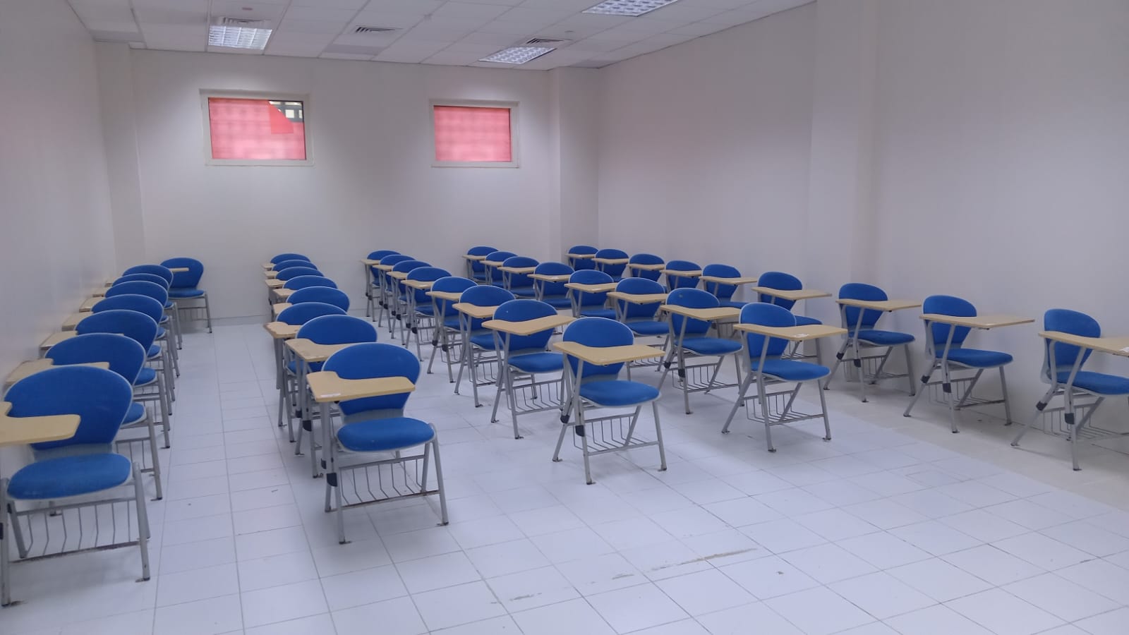 تجهيز قاعات دراسية مستحدثة في شطر الطالبات بمقر الزاهر