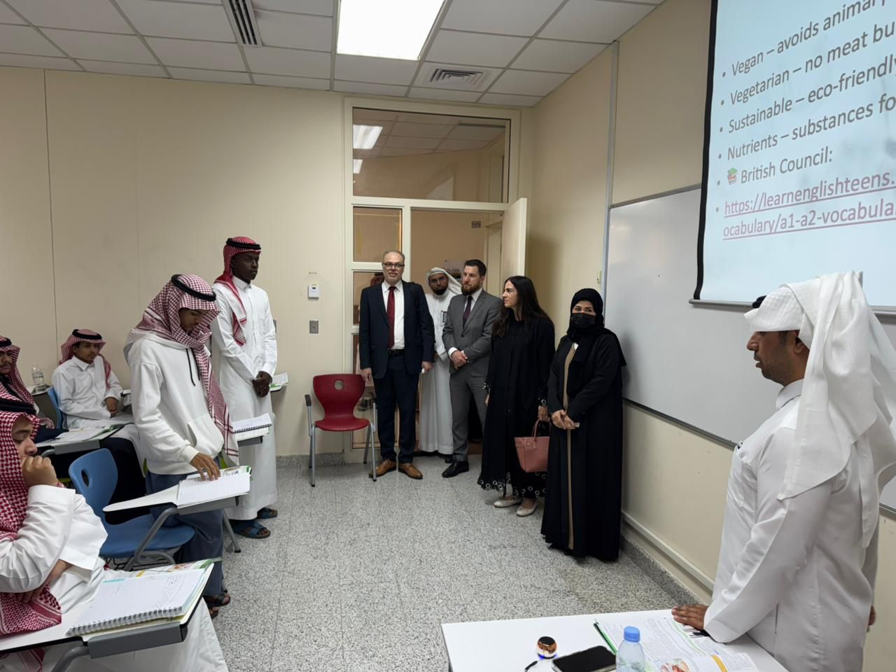 وفد هيئة كامبردج للتَّقويم والطِّباعة والنَّشر يزور معهد اللغة الإنجليزيَّة بجامعة أمِّ القرى