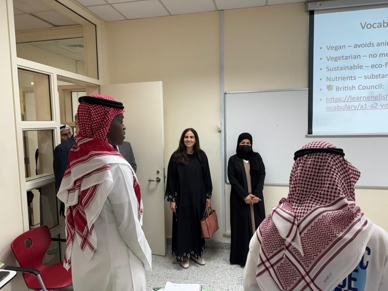وفد هيئة كامبردج للتَّقويم والطِّباعة والنَّشر يزور معهد اللغة الإنجليزيَّة بجامعة أمِّ القرى
