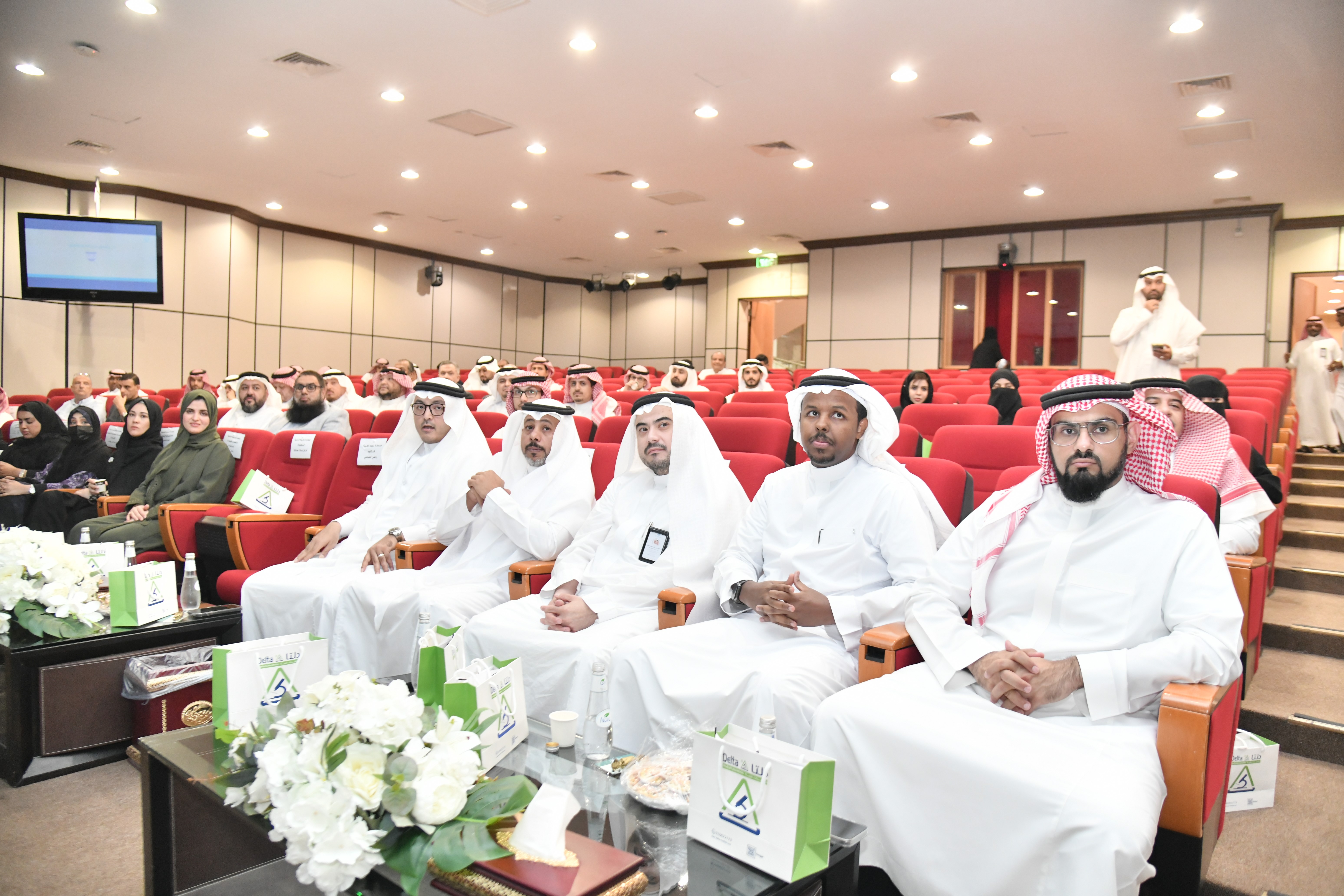 كلية العلوم الطبية التطبيقية تحتفي بإنجازاتها ومنسوبيها في ختام العام الجامعي١٤٤٧هـ