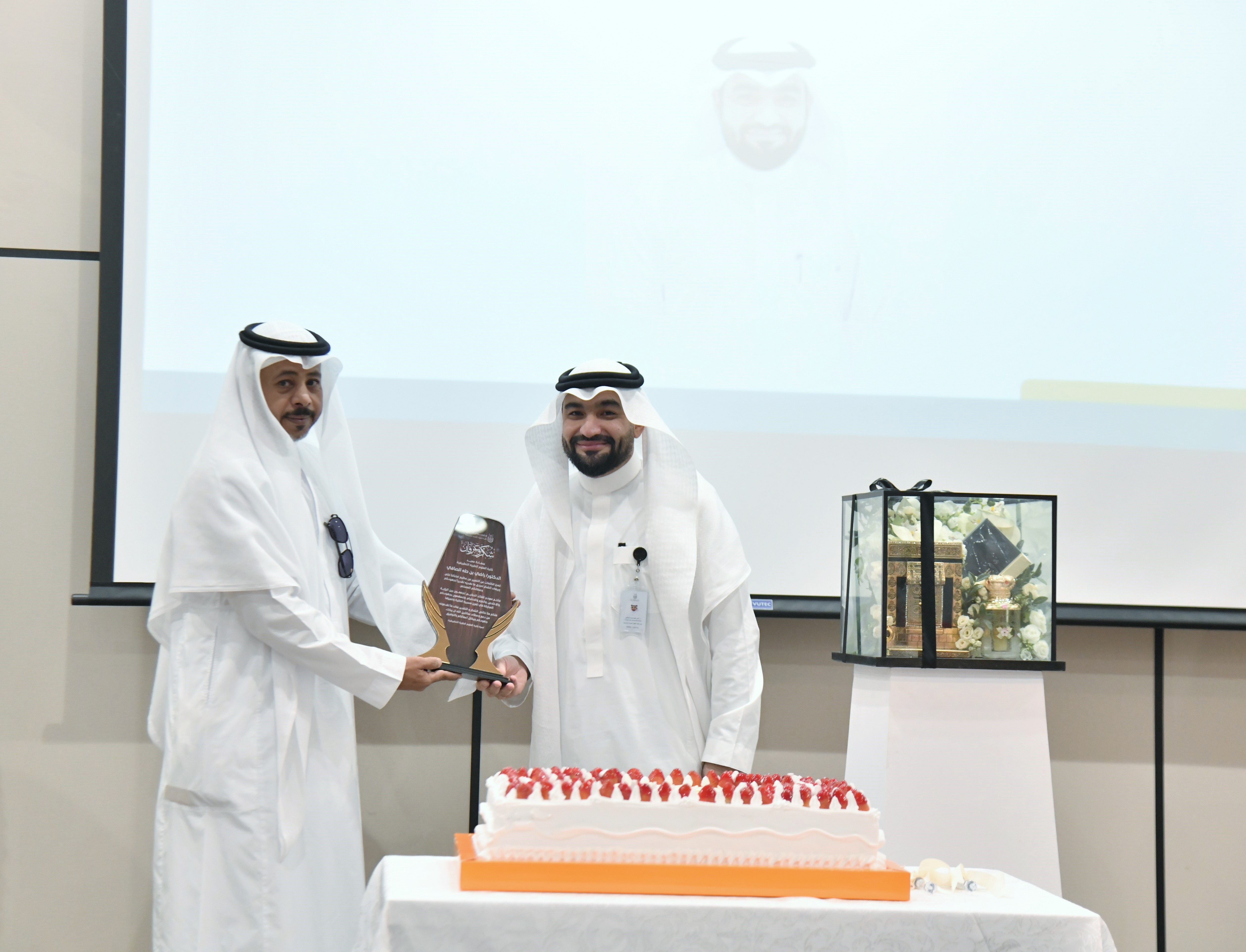 كلية العلوم الطبية التطبيقية تحتفي بإنجازاتها ومنسوبيها في ختام العام الجامعي١٤٤٧هـ