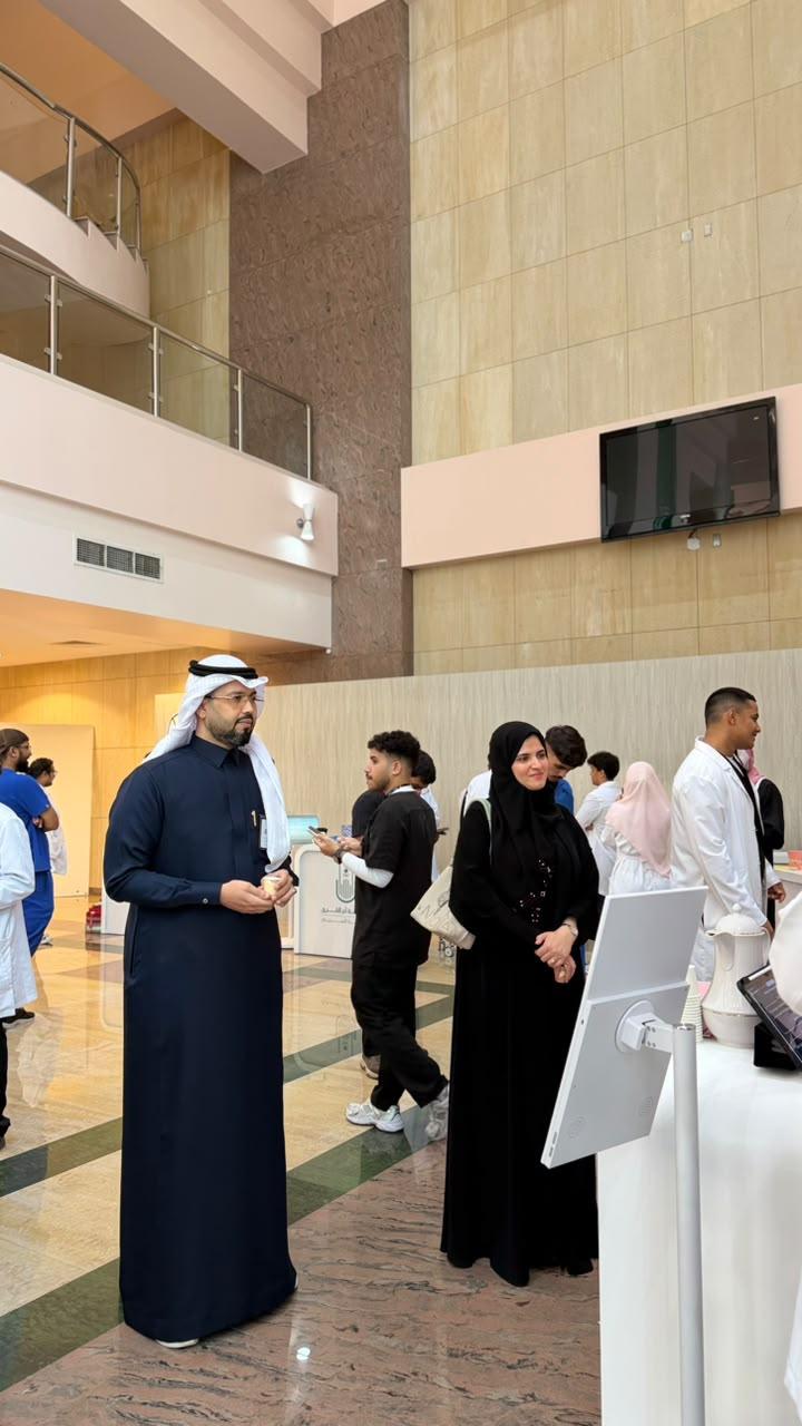 كلية العلوم الطبية التطبيقية تشارك في فعالية «المعطف الأبيض»2026م