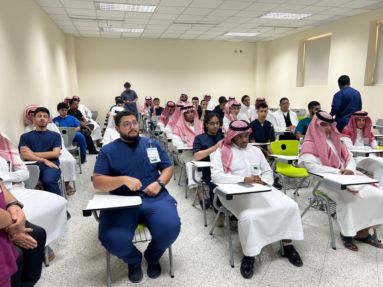 كلية العلوم الطبية التطبيقية تنظم برنامج تهيئة الطلاب المستجدين للعام الجامعي 1448هـ