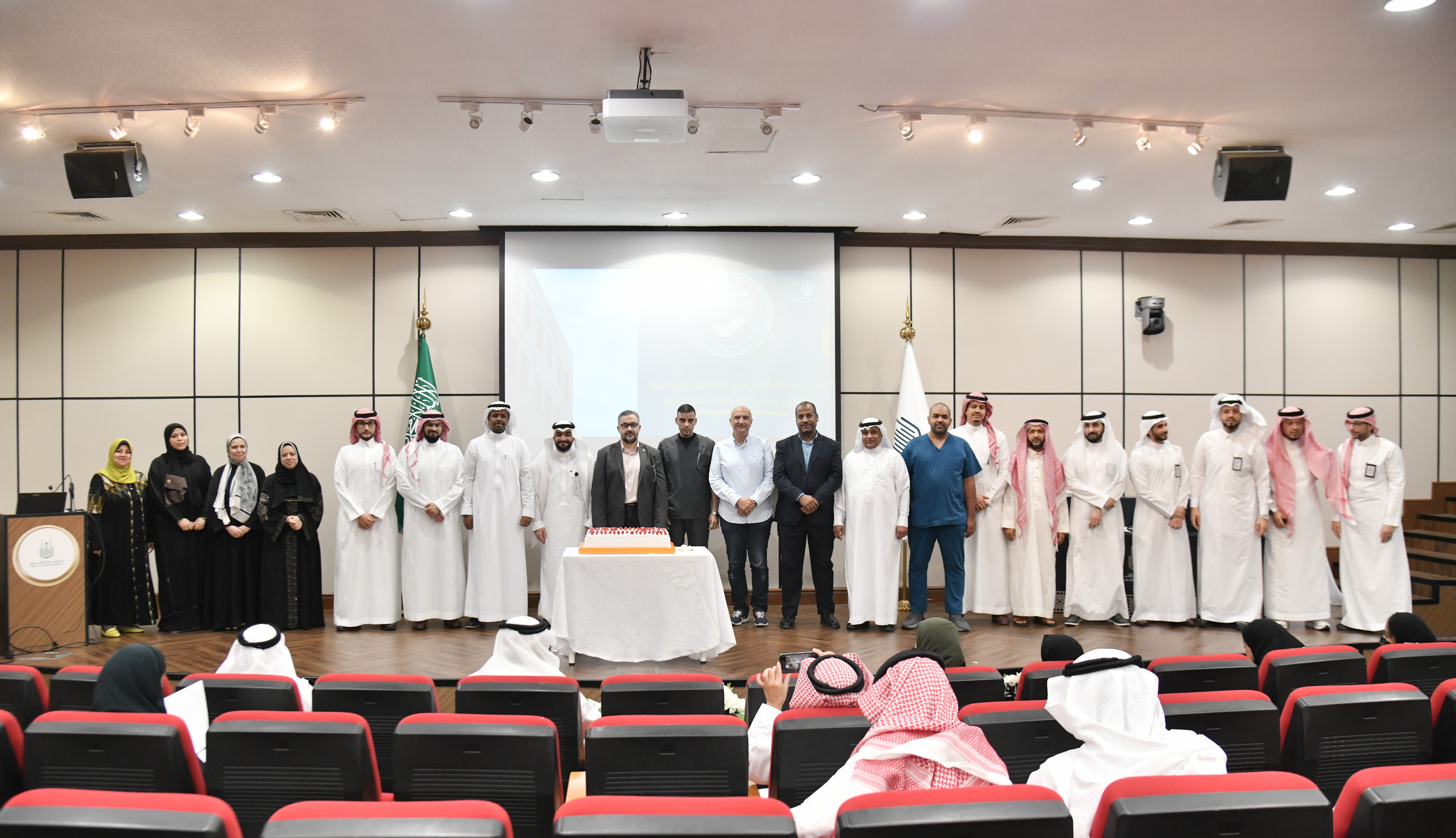 كلية العلوم الطبية التطبيقية تحتفي بإنجازاتها ومنسوبيها في ختام العام الجامعي١٤٤٧هـ