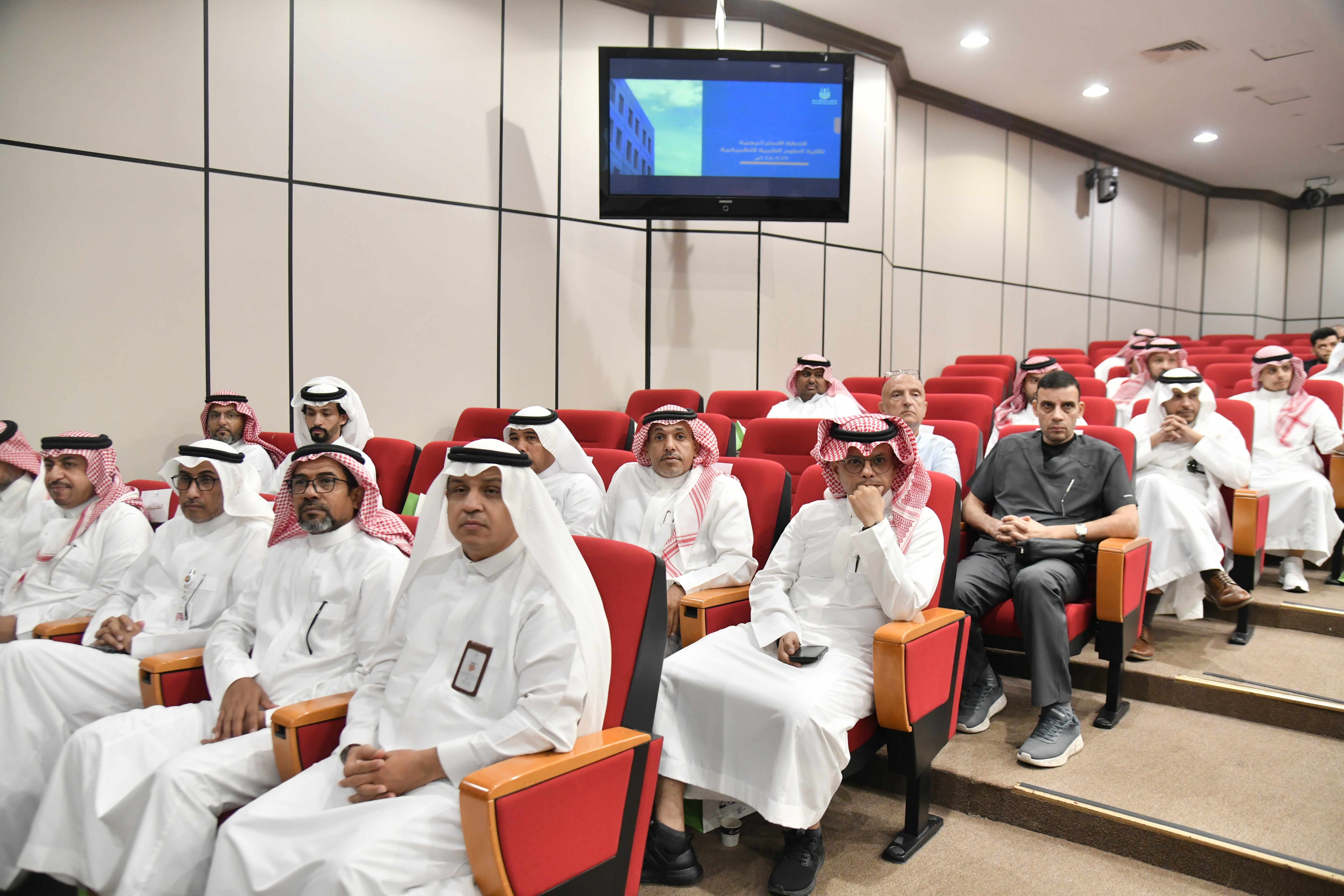 كلية العلوم الطبية التطبيقية تحتفي بإنجازاتها ومنسوبيها في ختام العام الجامعي١٤٤٧هـ