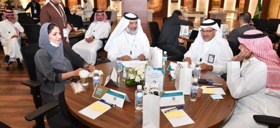 A workshop in "Umm Al-Qura" discusses the future of information institutions and cloud systems.