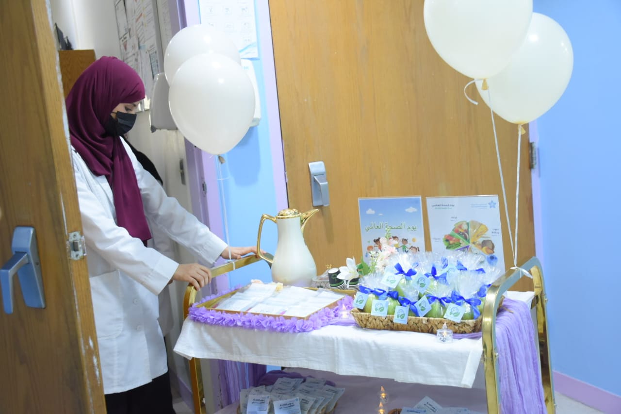 قسم التوعية والتعزيز الصحي يشارك في إحياء يوم الصحة العالمي بمستشفى حراء