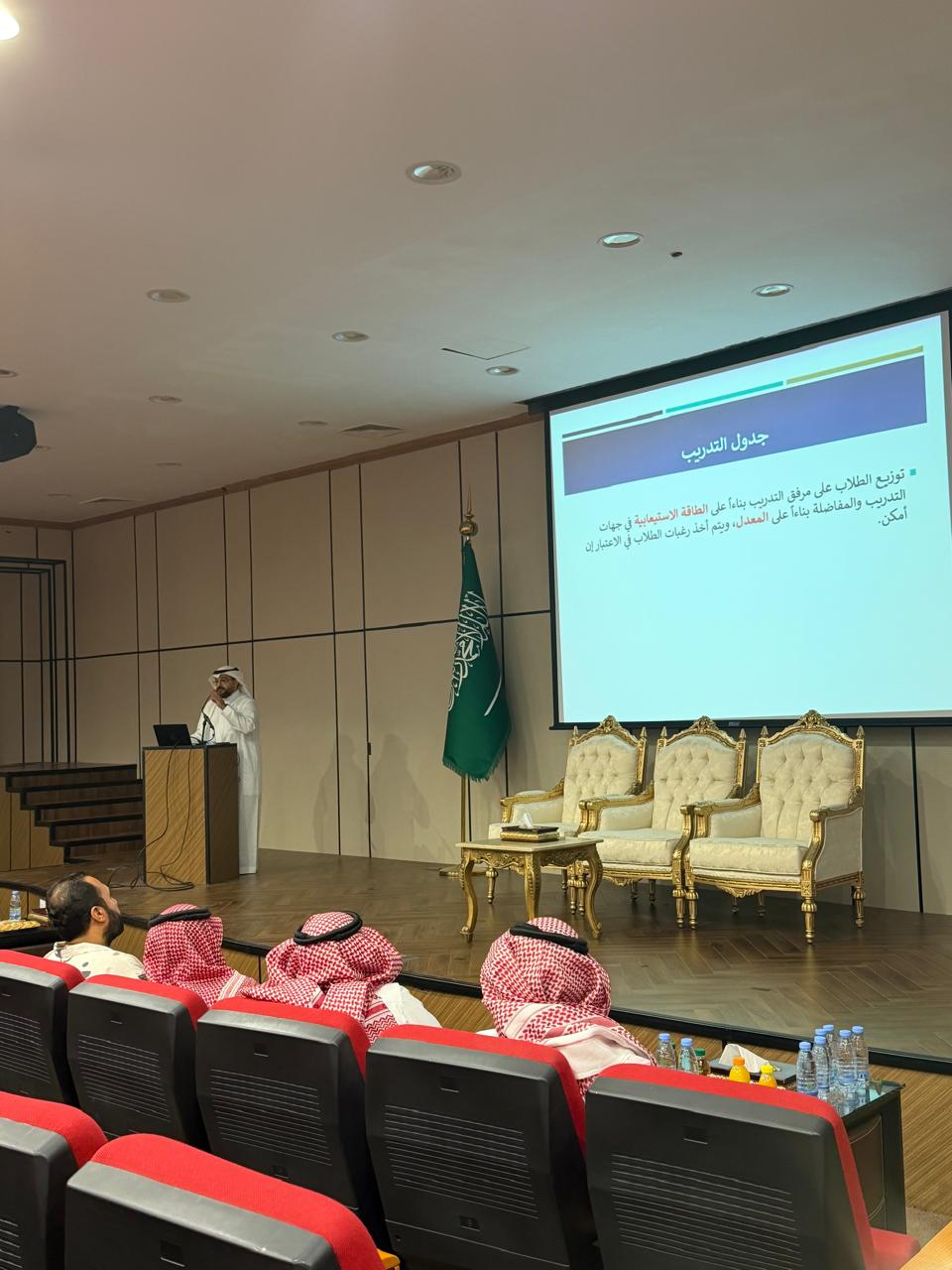 قسم التوعية والتعزيز الصحي يعقد لقاءً تعريفياً بخطة برنامج الامتياز للعام الأكاديمي القادم